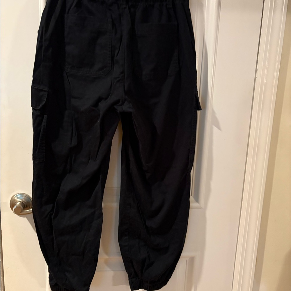 GAP Women’s Black Cargo Pants